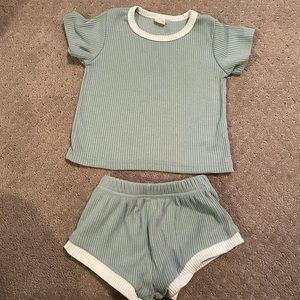 Sea foam green set - shirt and shorts (18M)